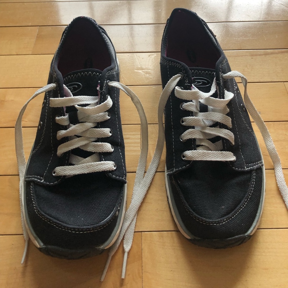 Black Dr Scholls sneakers